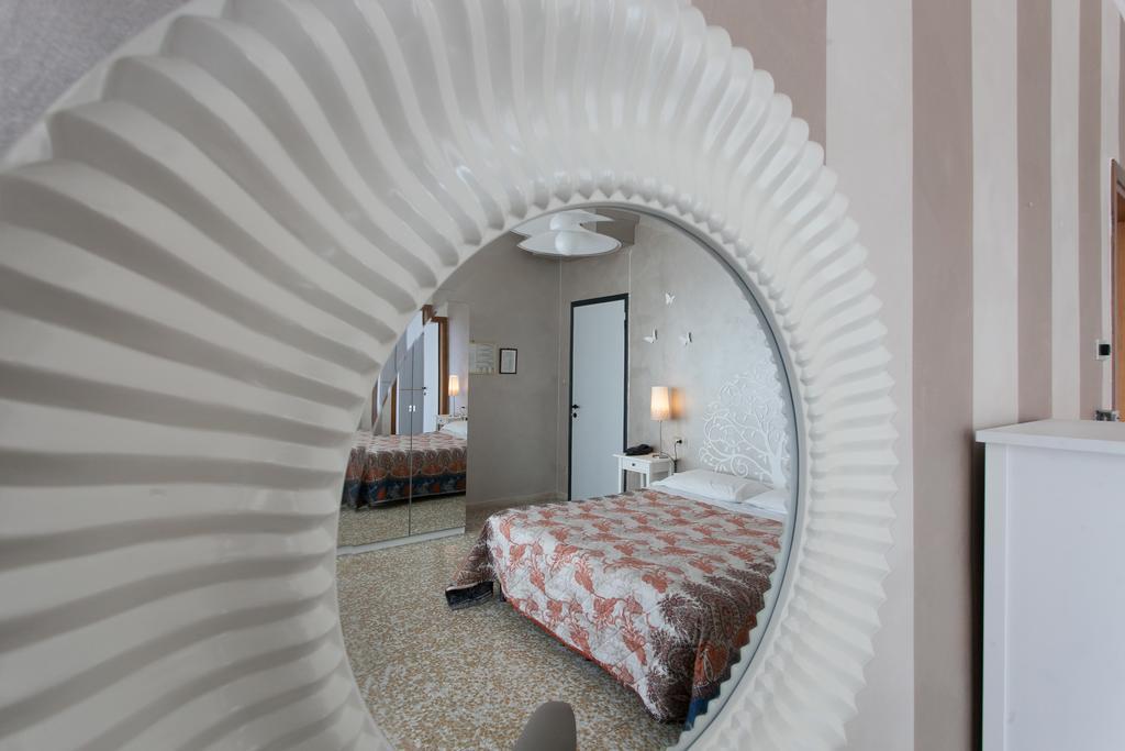 Hotel Mirabello Σιρμιόνε Εξωτερικό φωτογραφία